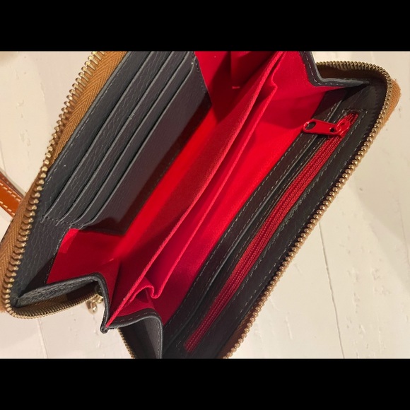 SOLD-Dooney & Bourke Wallet/Wristlet - Picture 2 of 4